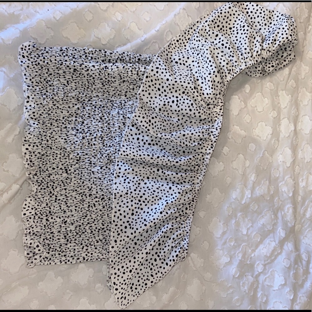 One shoulder polka dot shirt